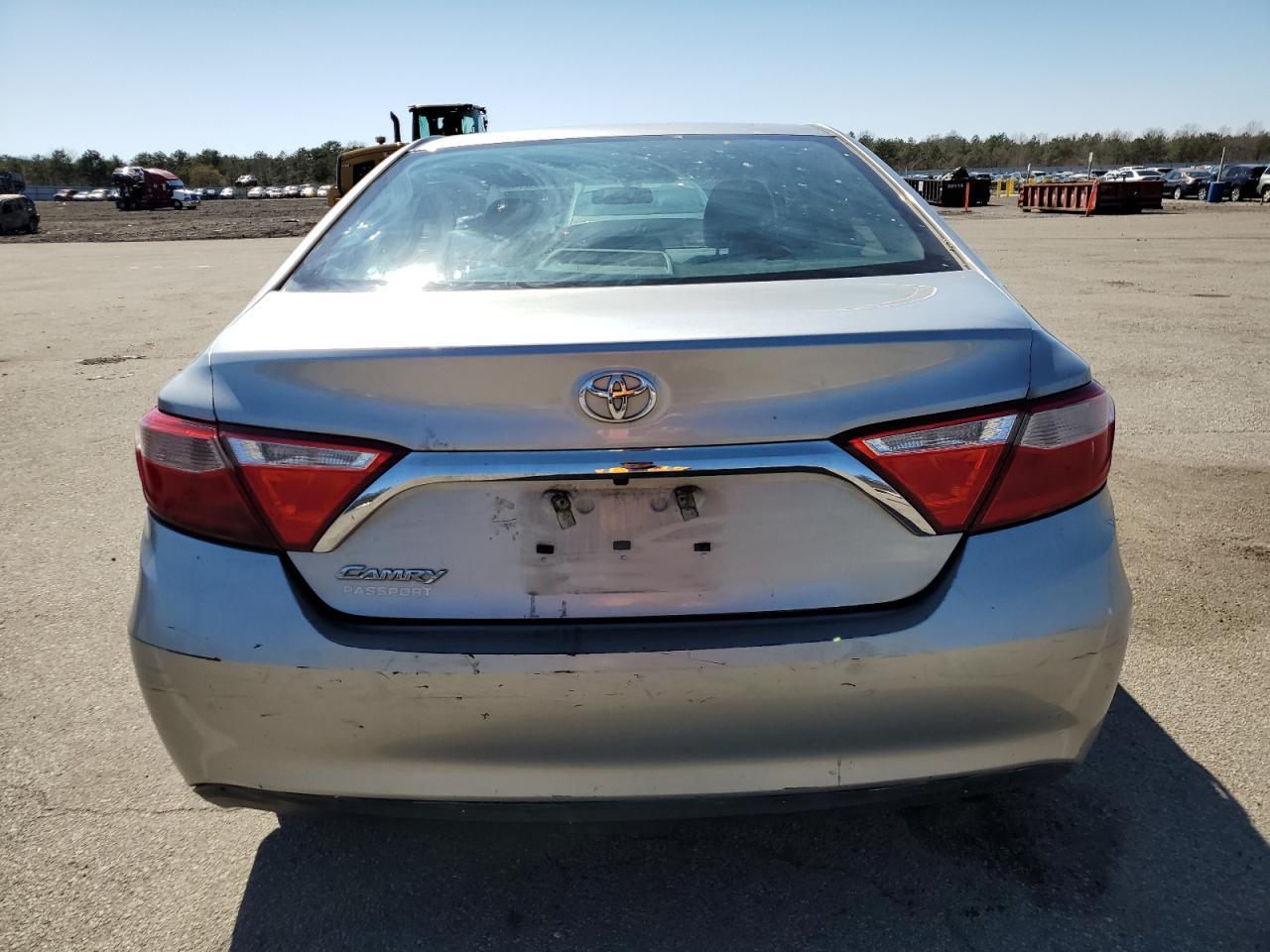 2017 TOYOTA CAMRY LE - Image 6