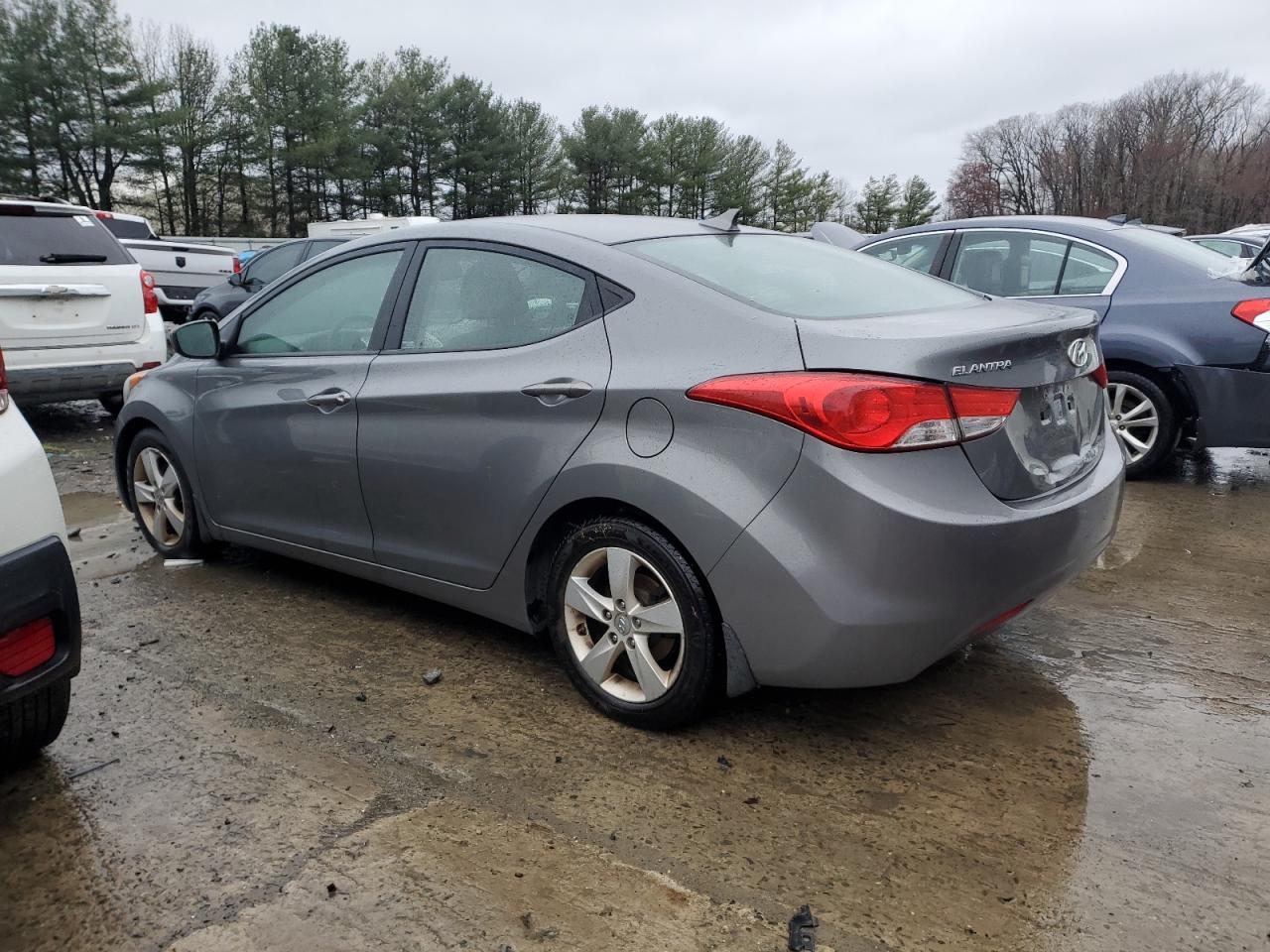 2013 HYUNDAI ELANTRA GL - Image 2