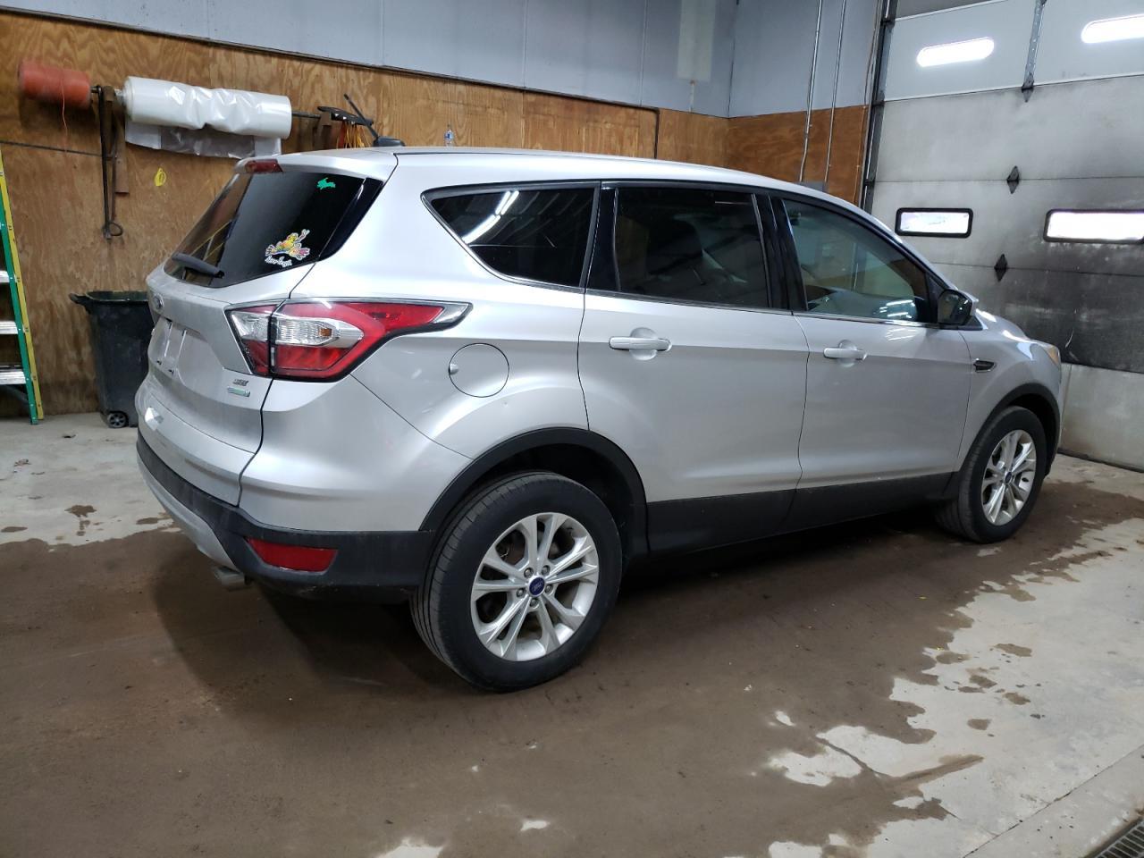 2017 FORD ESCAPE SE - Image 3