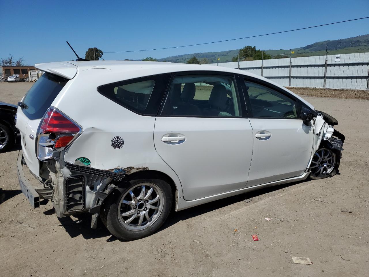 2017 TOYOTA PRIUS V - Фото 3