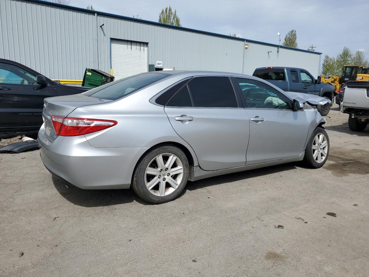 2015 TOYOTA CAMRY LE - Фото 3