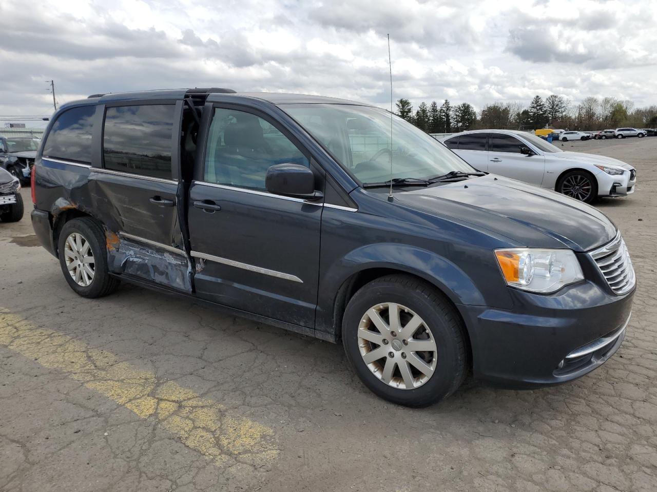 2014 CHRYSLER TOWN & COU - Image 4