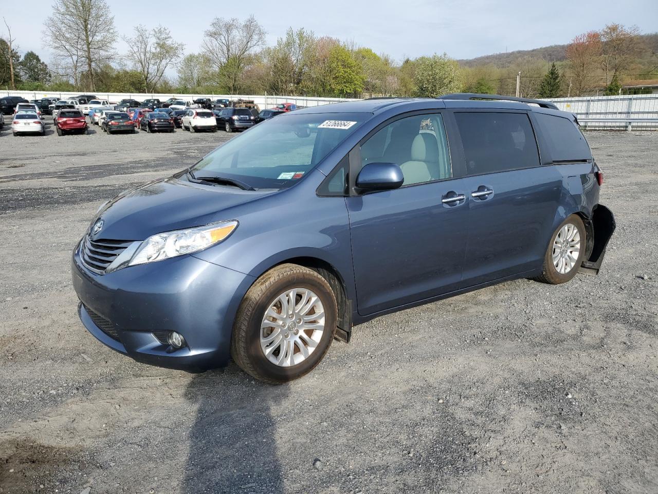 2015 TOYOTA SIENNA XLE