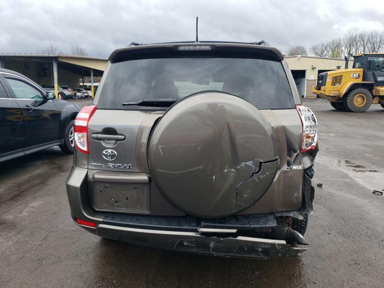 2011 TOYOTA RAV4 - Фото 6