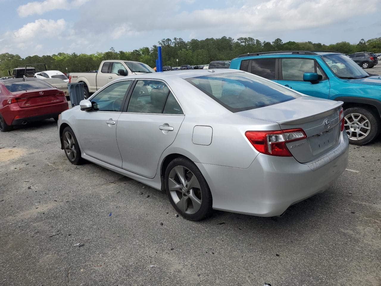 2012 TOYOTA CAMRY SE - Фото 2