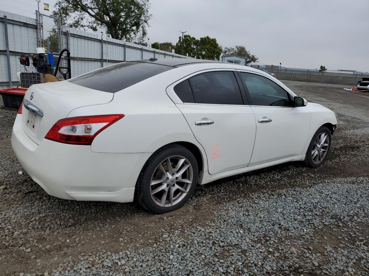 2011 NISSAN MAXIMA S - Image 3