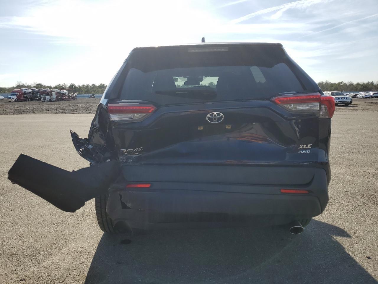 2019 TOYOTA RAV4 XLE P - Фото 6