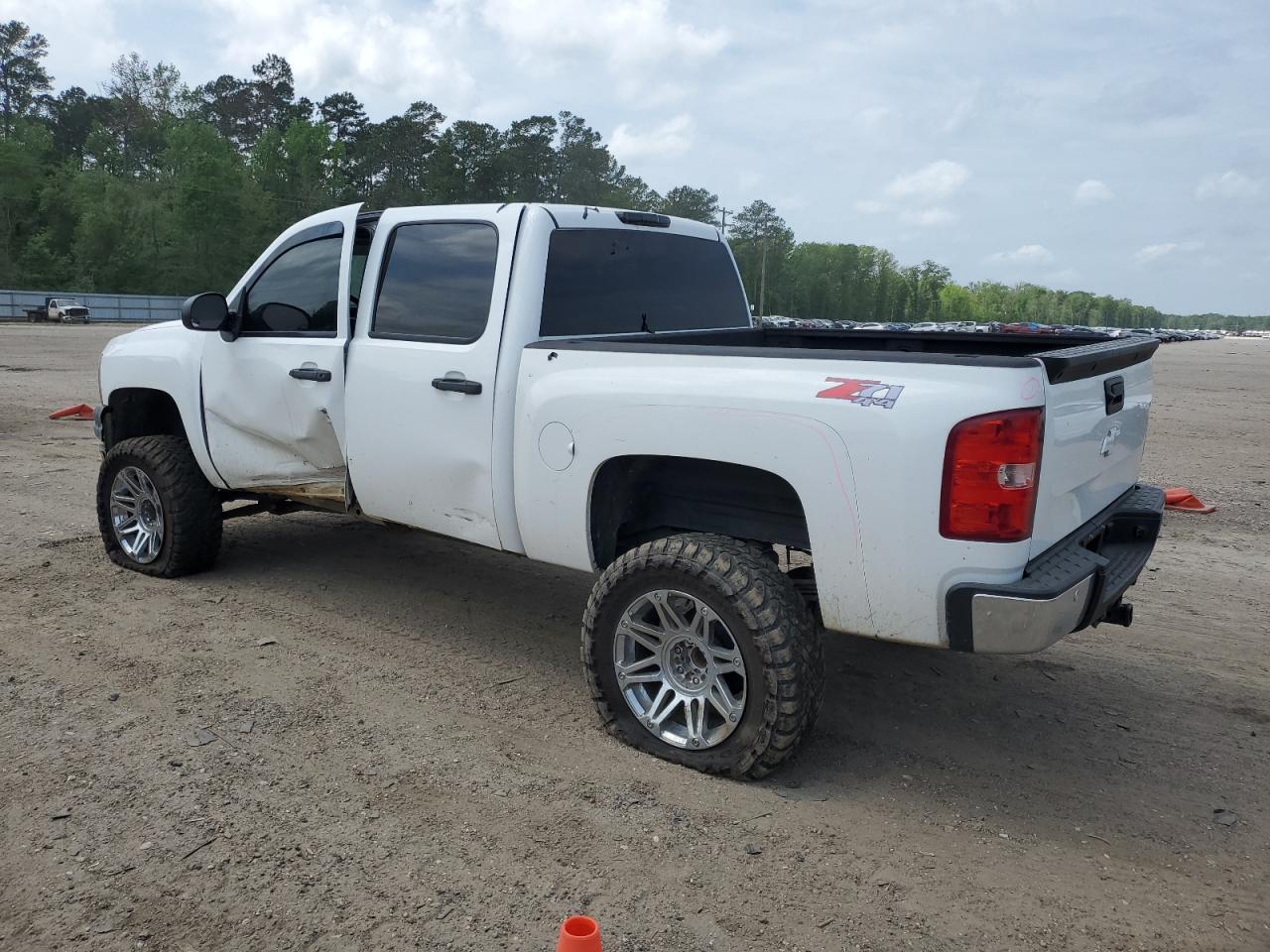 2013 CHEVROLET SILVERADO - Image 2