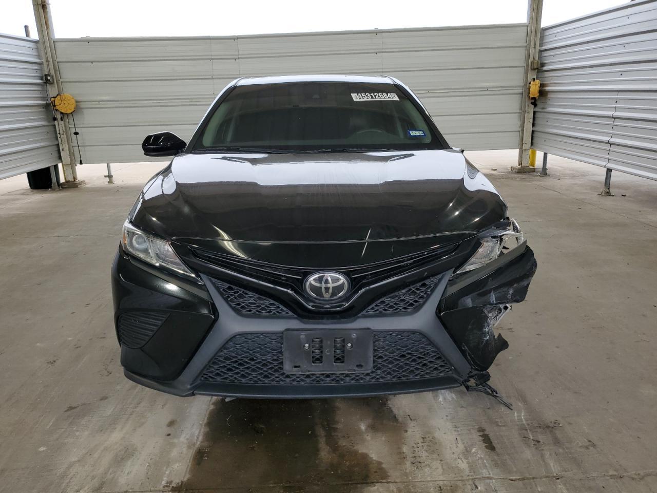 2020 TOYOTA CAMRY SE - Фото 5