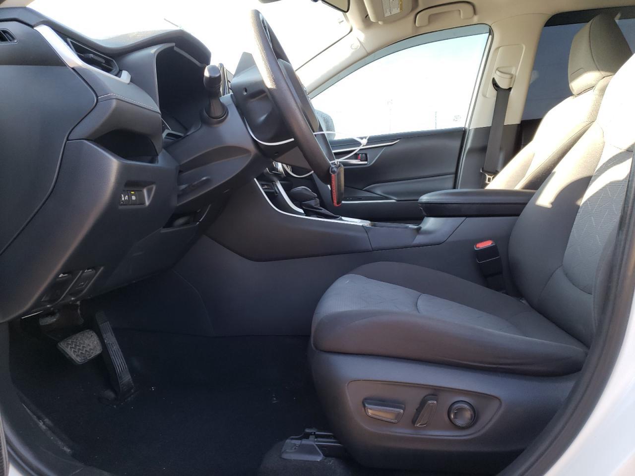 2020 TOYOTA RAV4 XLE - Image 7