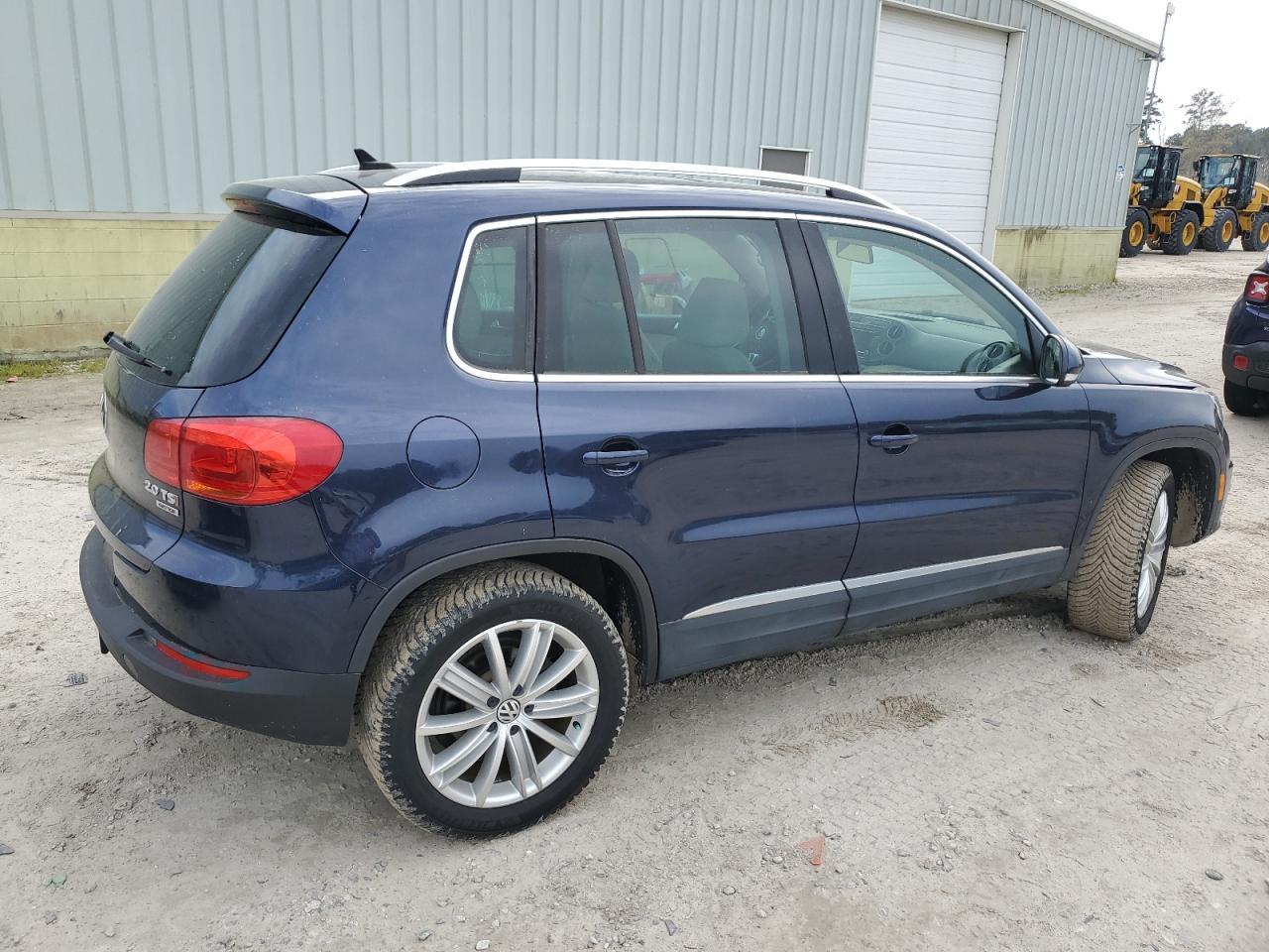2015 VOLKSWAGEN TIGUAN S - Фото 3
