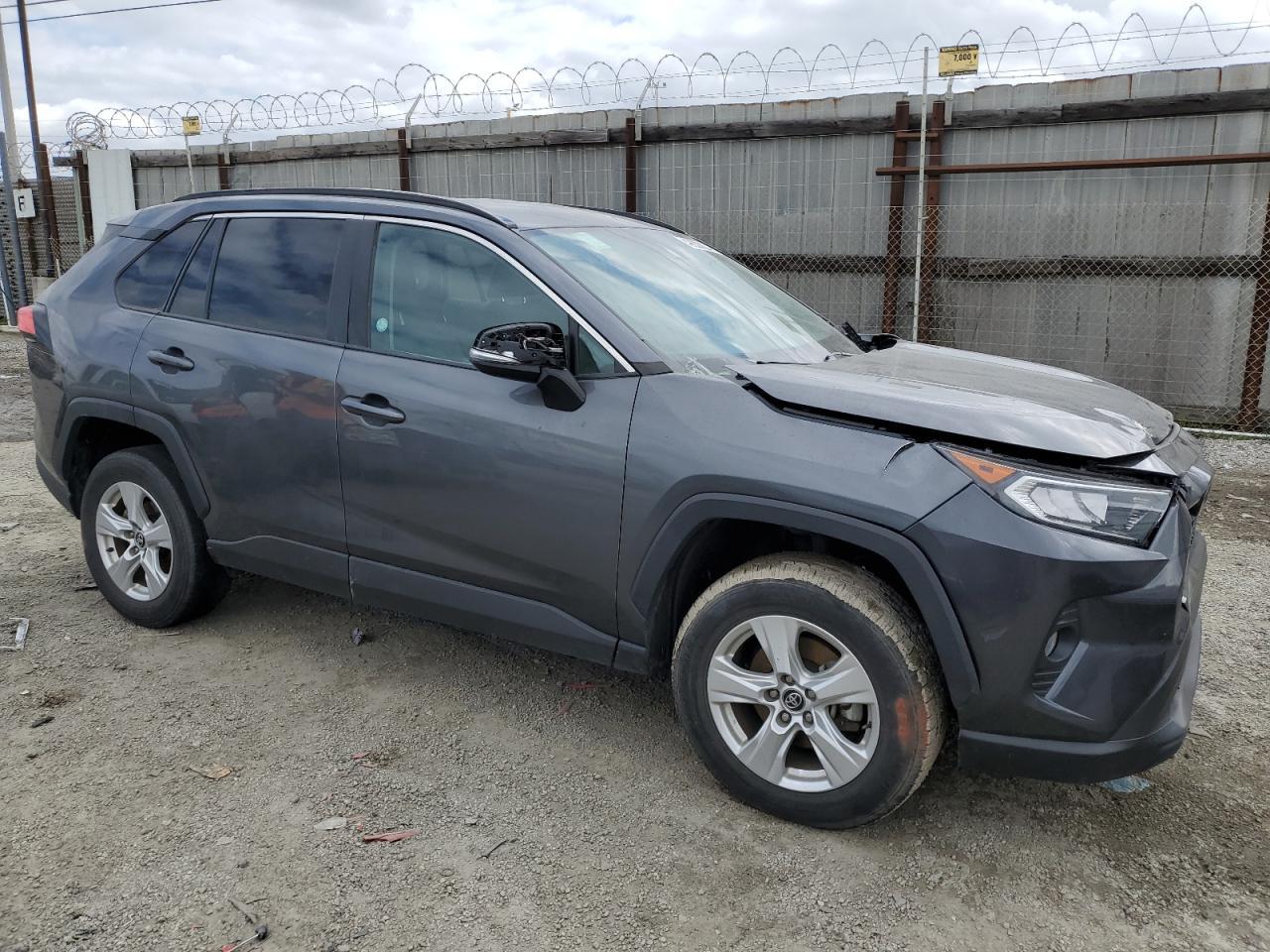 2020 TOYOTA RAV4 XLE - Image 4