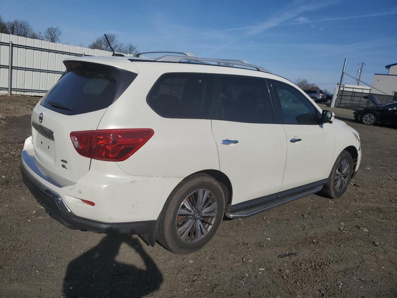 2017 NISSAN PATHFINDER - Image 3
