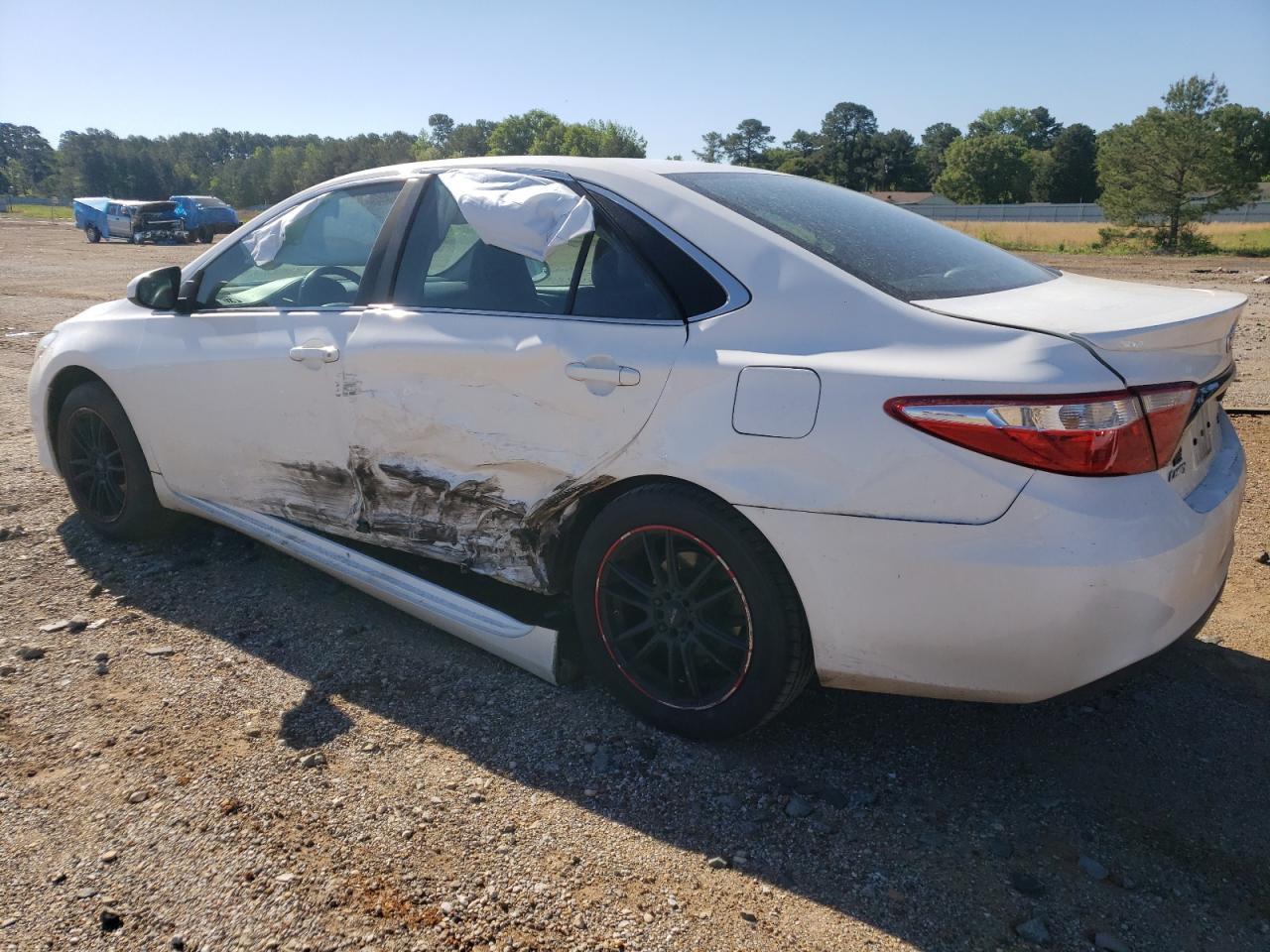 2017 TOYOTA CAMRY LE - Фото 2