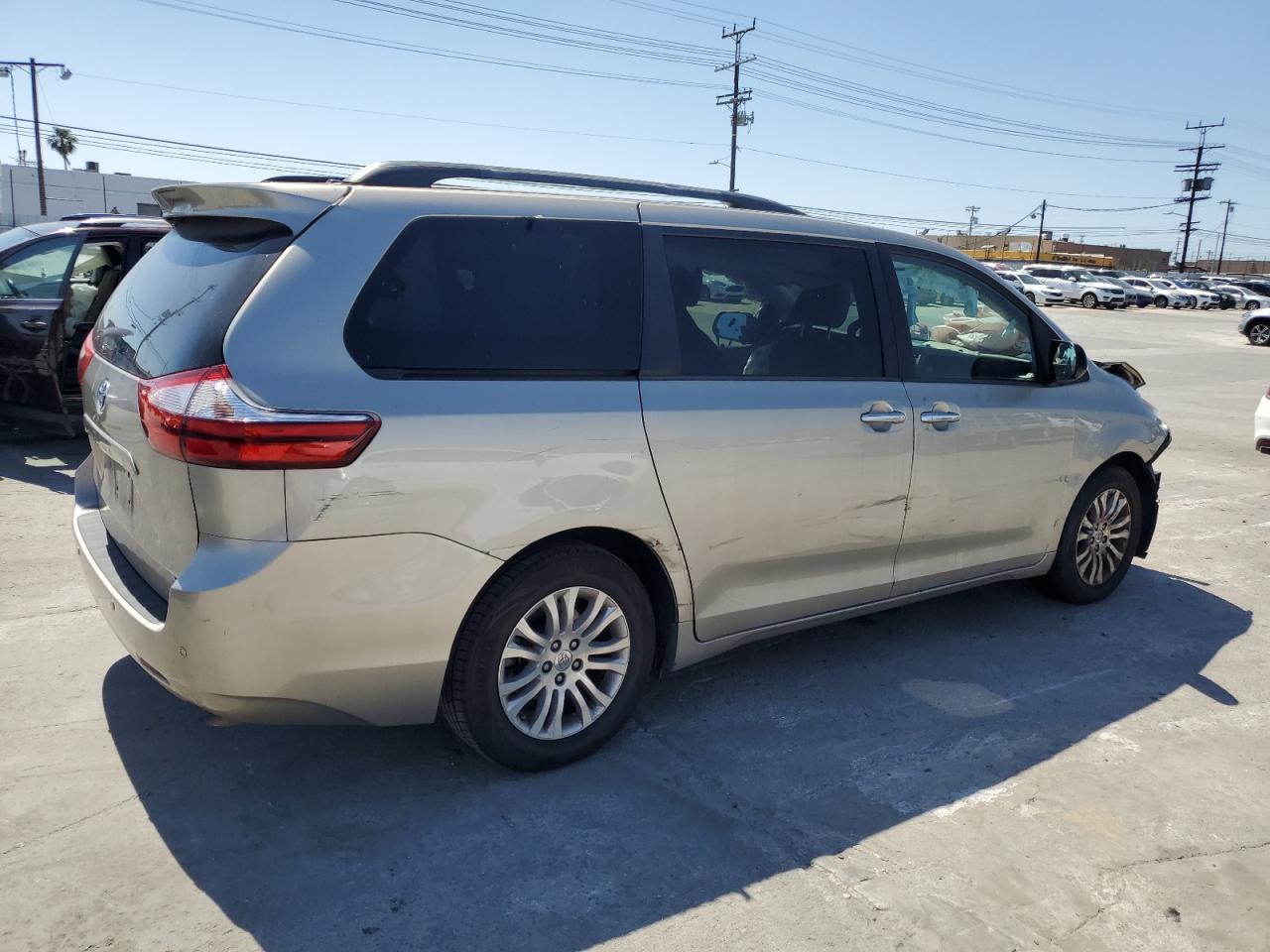 2015 TOYOTA SIENNA XLE - Фото 3