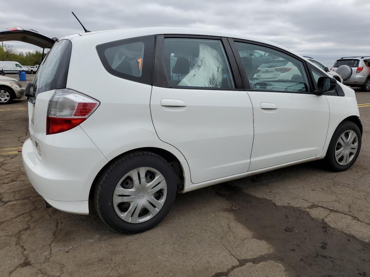 2011 HONDA FIT - Фото 3