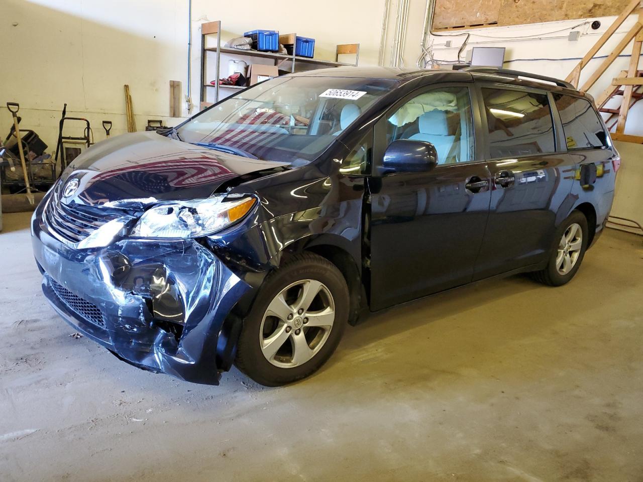 2015 TOYOTA SIENNA LE