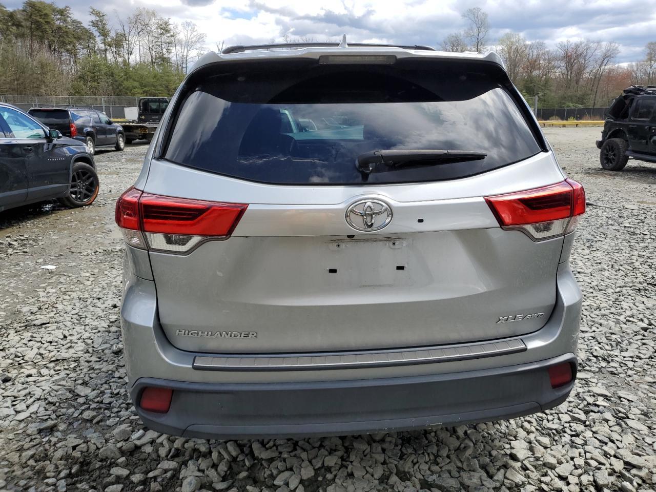 2019 TOYOTA HIGHLANDER - Image 6