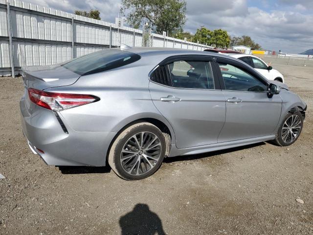 2020 Toyota Camry Se - Фото 3
