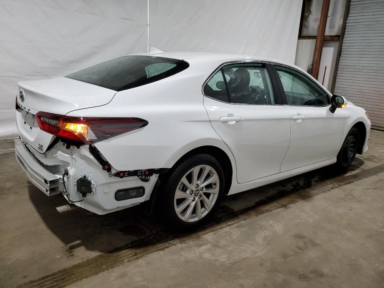 2023 TOYOTA CAMRY LE - Фото 3