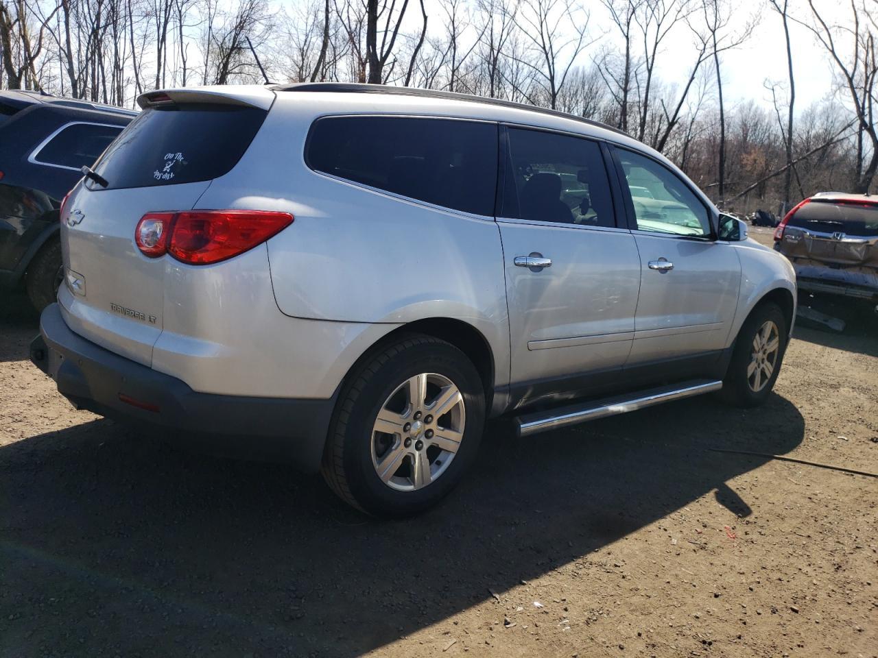 2011 CHEVROLET TRAVERSE L - Image 3