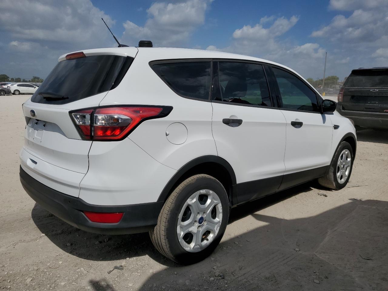 2017 FORD ESCAPE S - Image 3