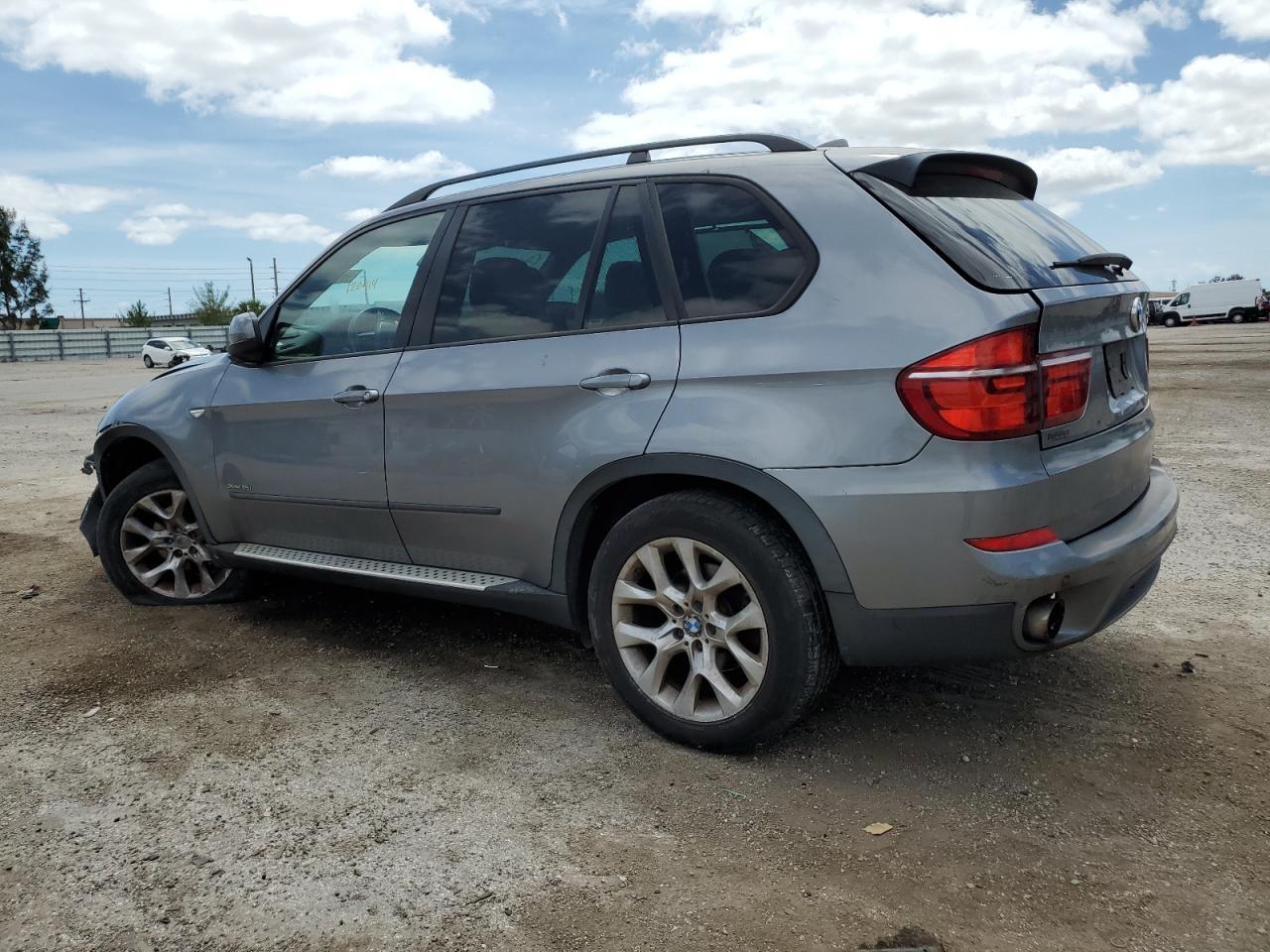 2012 BMW X5 XDRIVE3 - Image 2