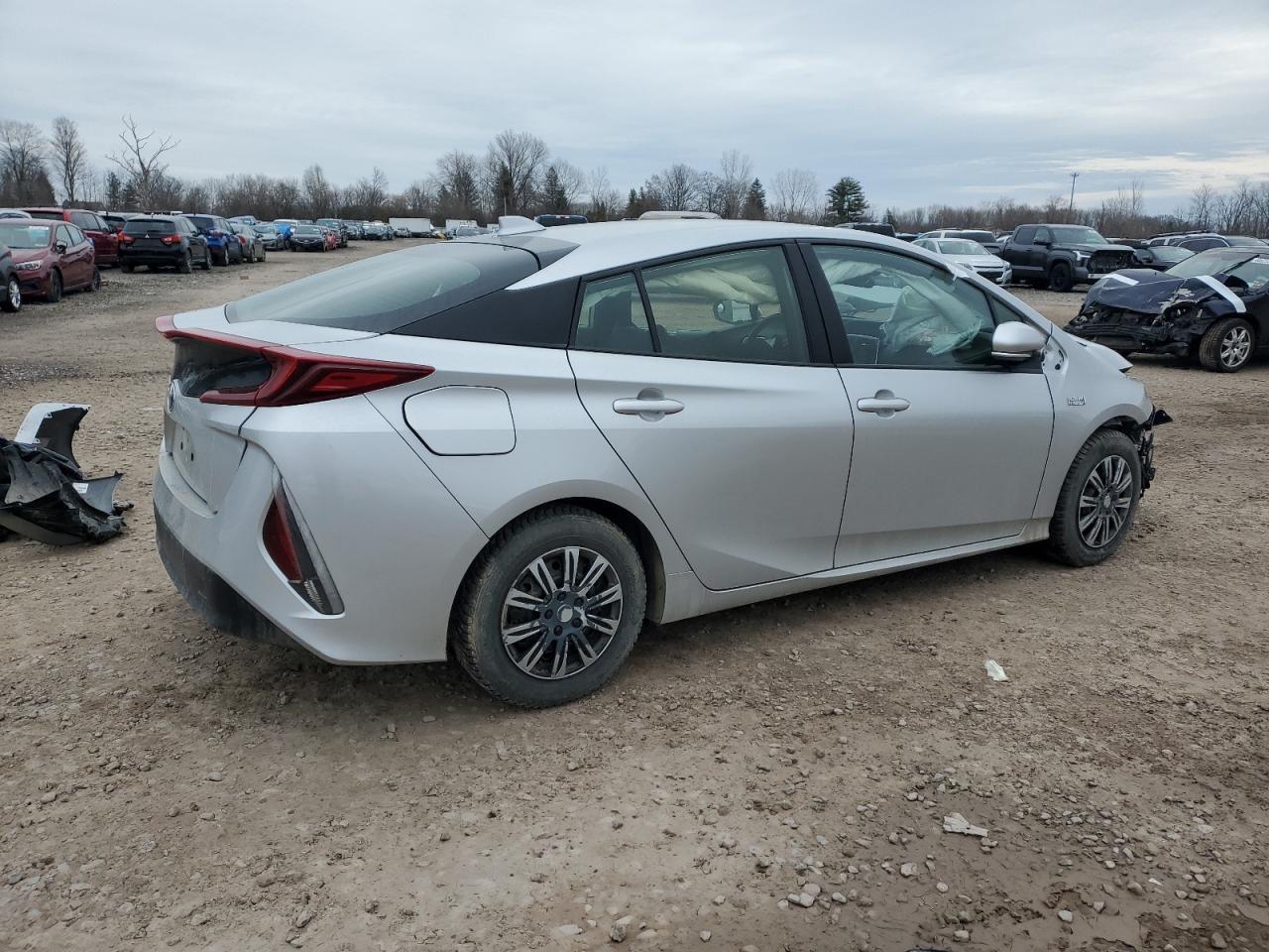 2022 TOYOTA PRIUS PRIM - Фото 3