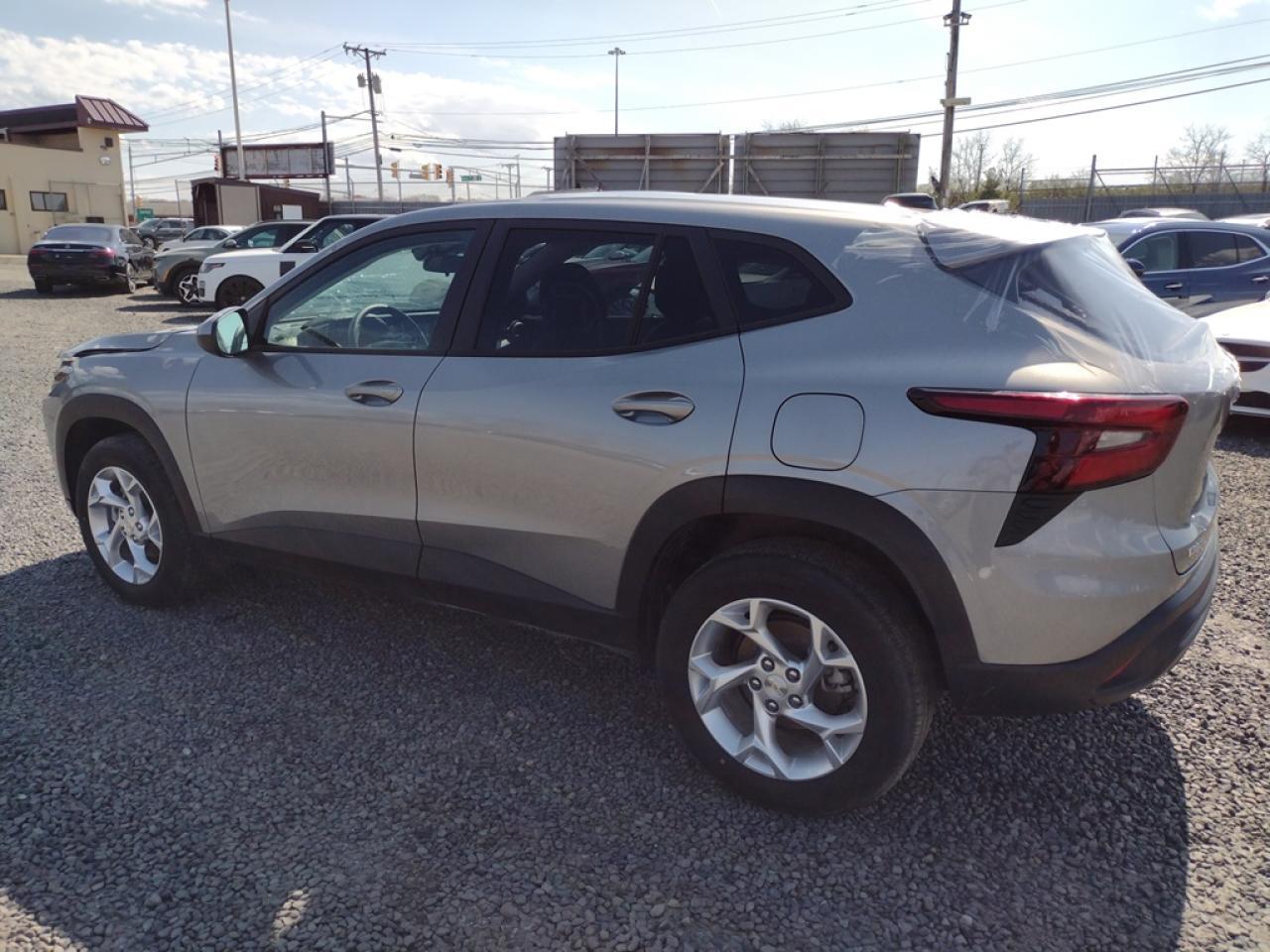 2024 CHEVROLET TRAX LS - Фото 2
