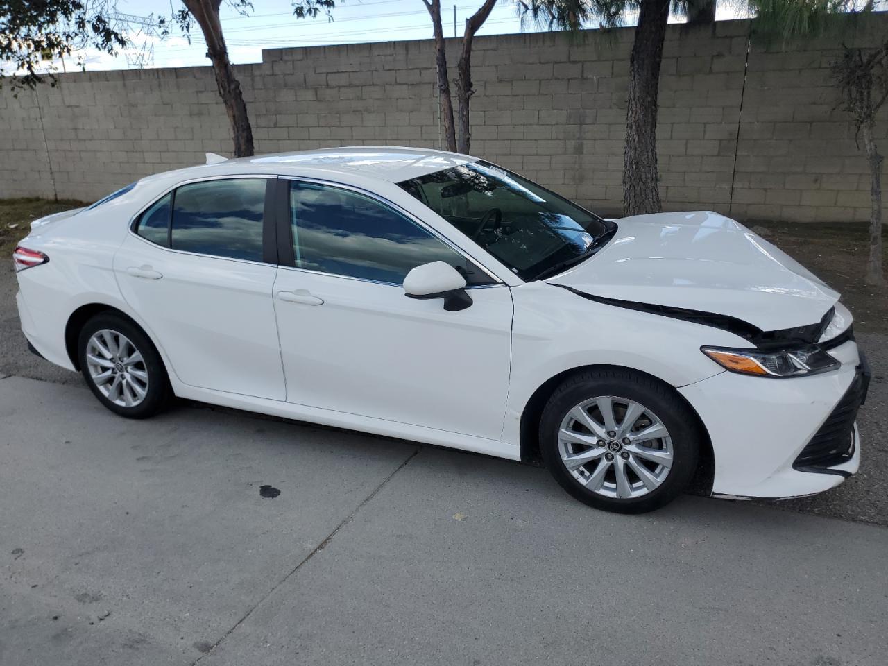 2020 TOYOTA CAMRY LE - Фото 4