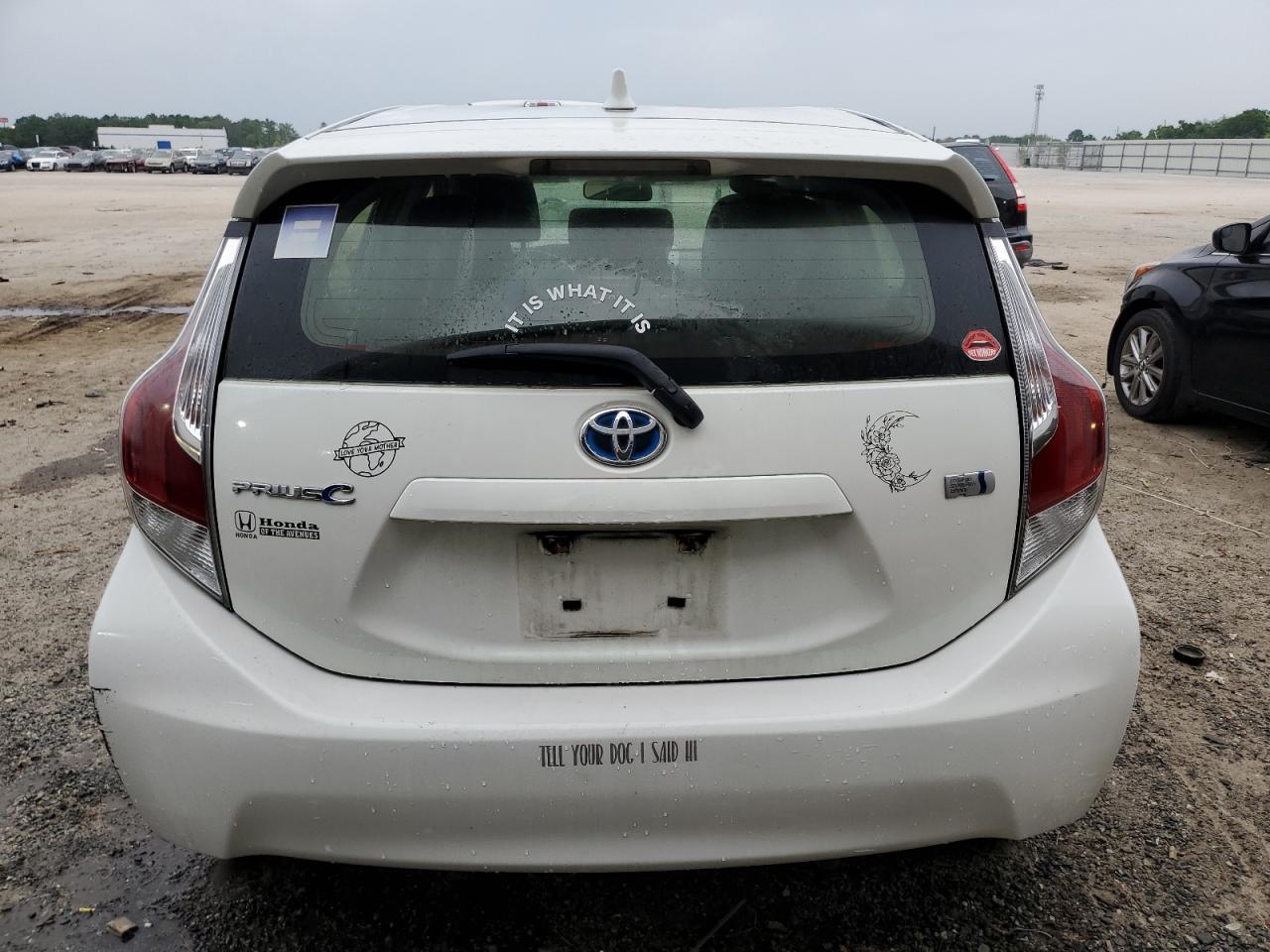 2015 TOYOTA PRIUS C - Image 6