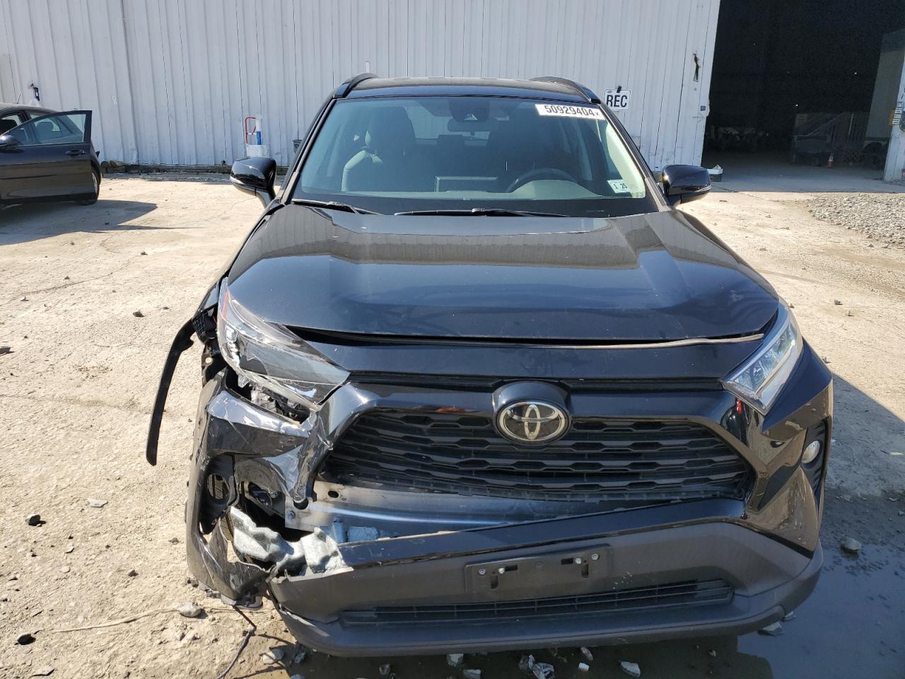 2020 TOYOTA RAV4 XLE - Фото 5