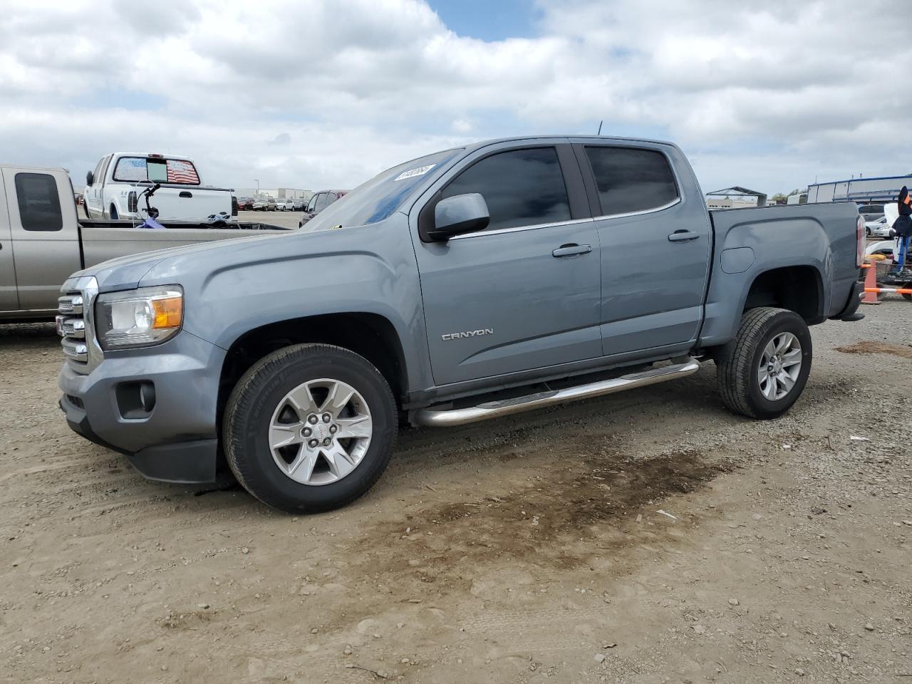 2018 GMC CANYON SLE car image