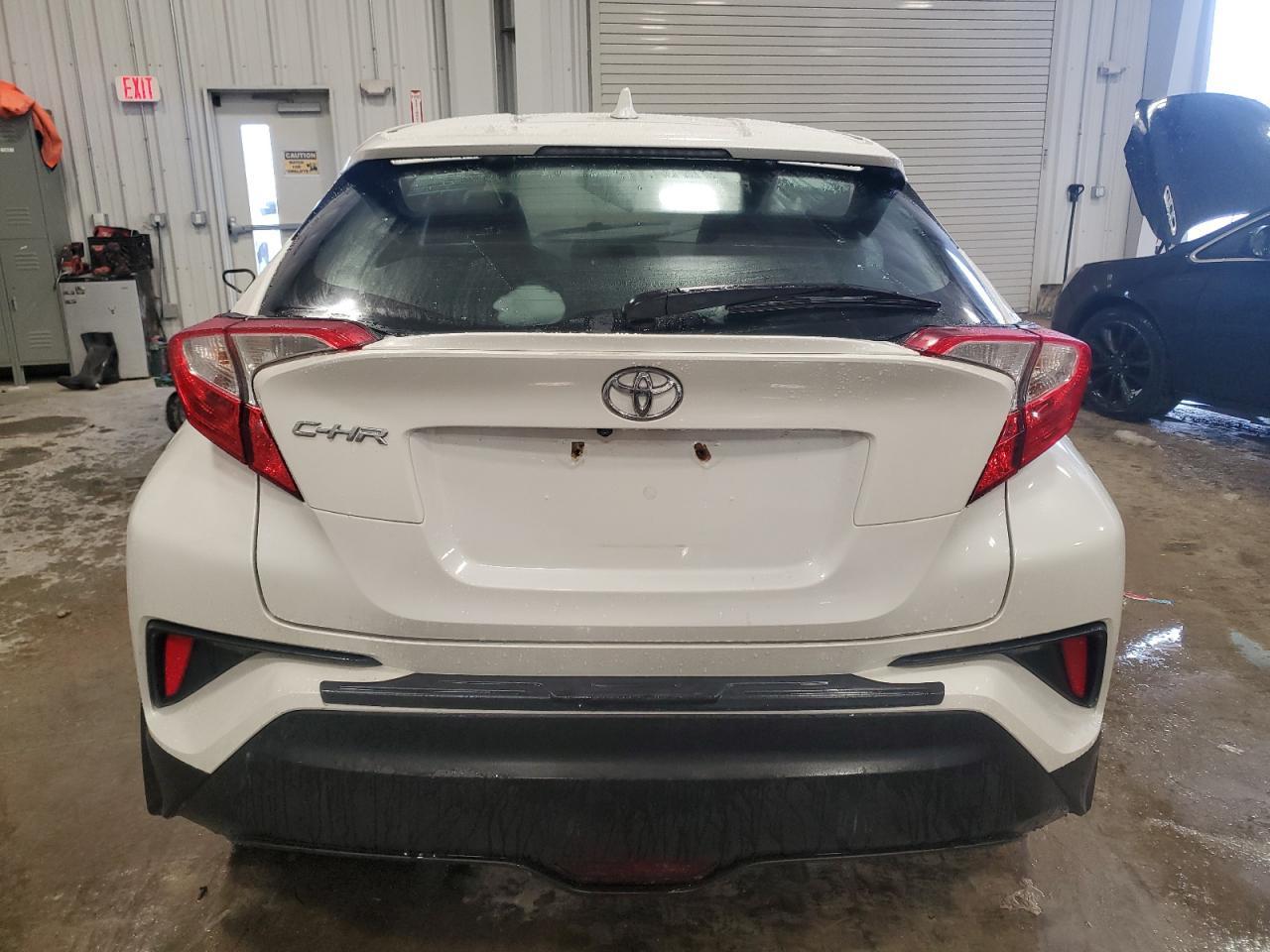 2018 TOYOTA C-HR XLE - Image 6