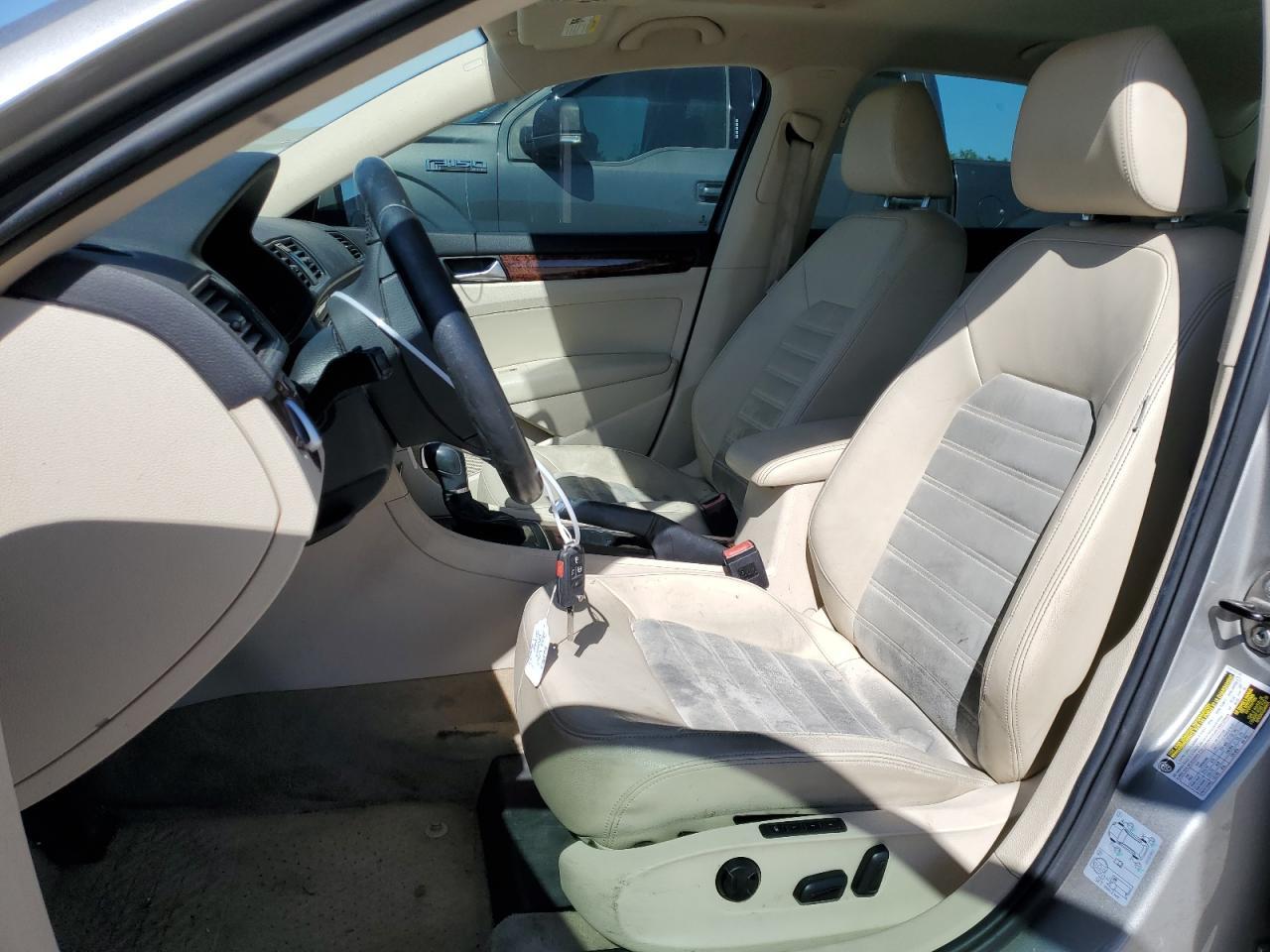 2013 VOLKSWAGEN PASSAT SEL - Image 7