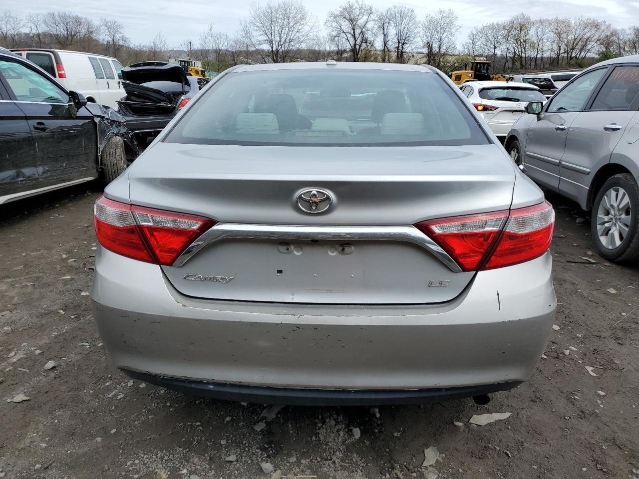 2015 TOYOTA CAMRY LE - Фото 6
