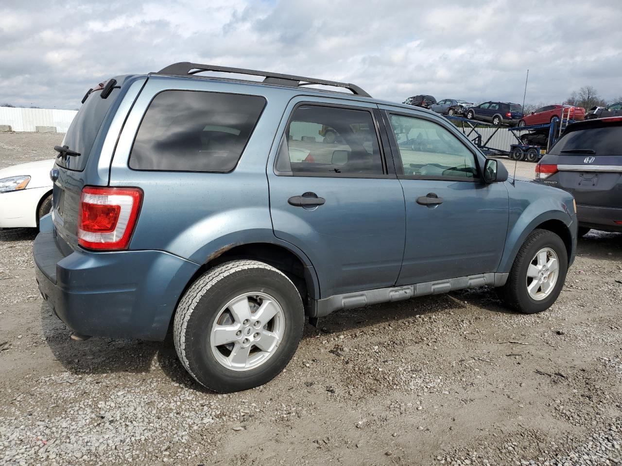 2010 FORD ESCAPE XLT - Image 3