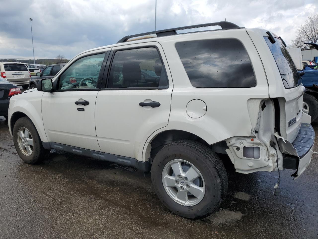 2010 FORD ESCAPE XLT - Image 2