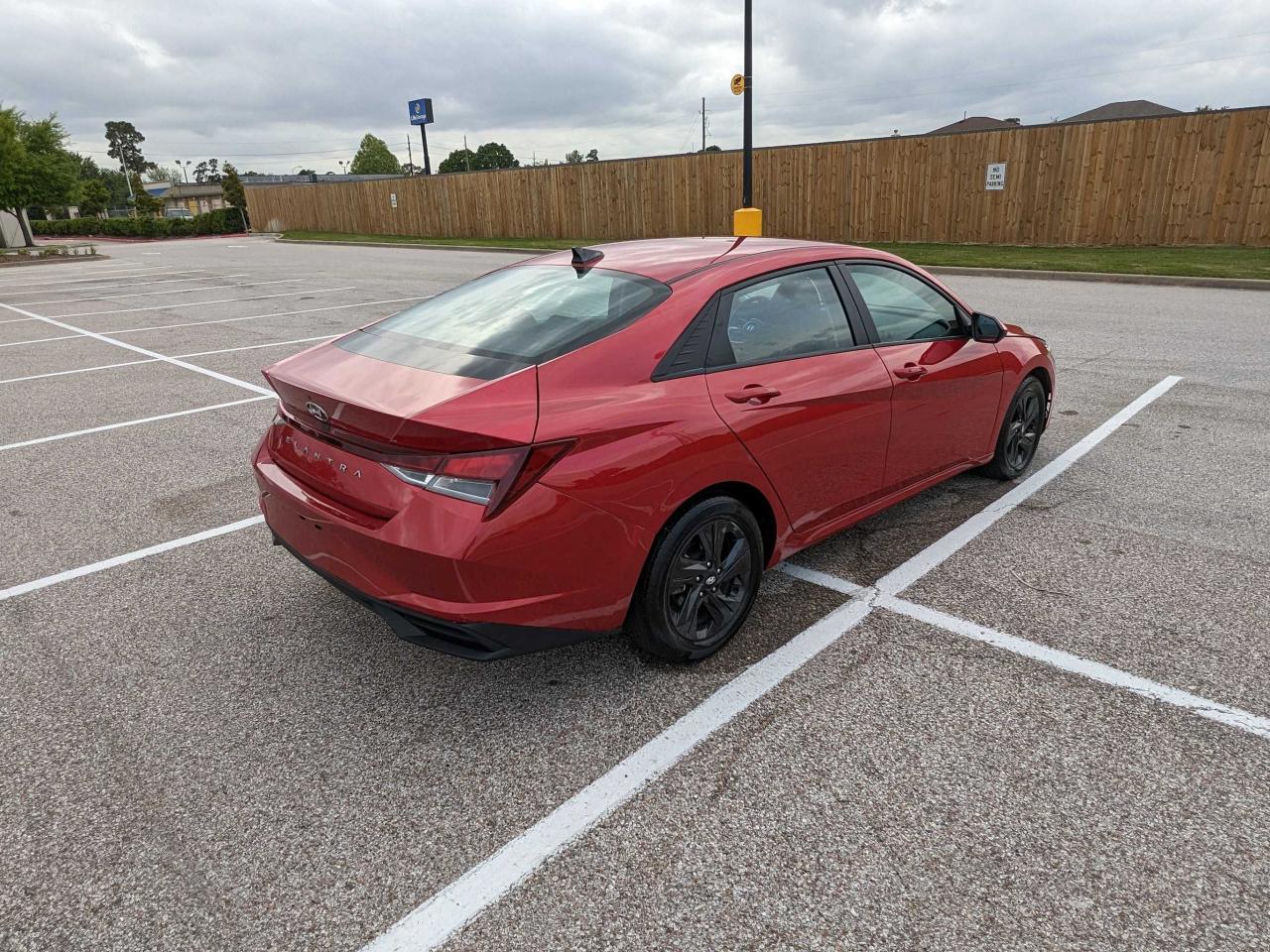 2023 HYUNDAI ELANTRA SE - Image 4