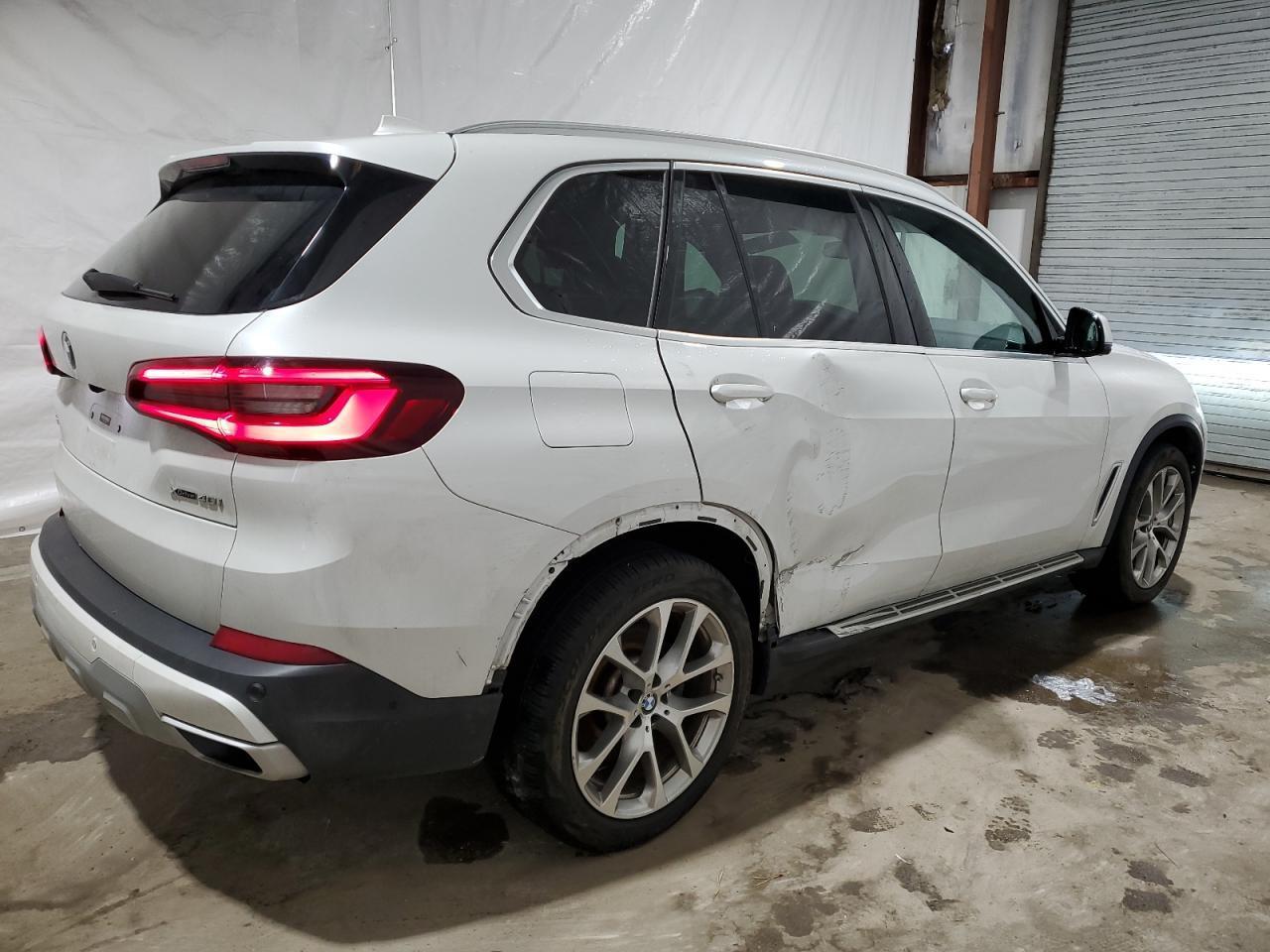 2022 BMW X5 XDRIVE4 - Фото 3