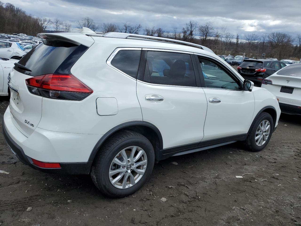2017 NISSAN ROGUE S - Фото 3