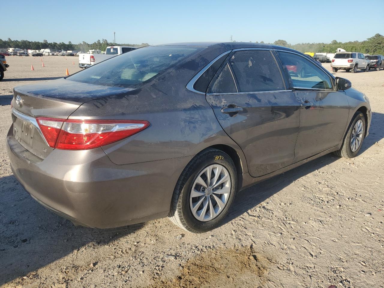 2015 TOYOTA CAMRY LE - Фото 3