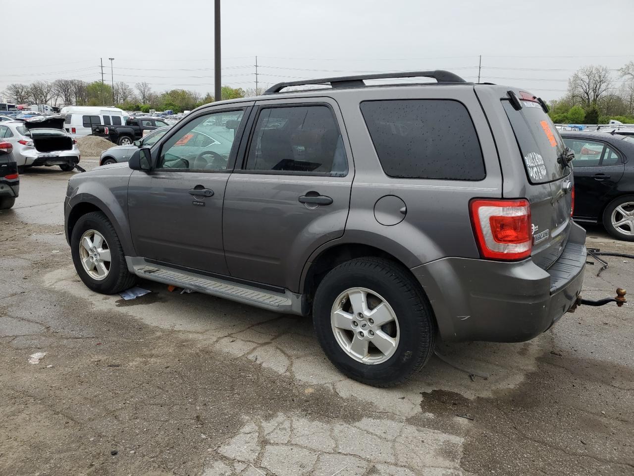 2010 FORD ESCAPE XLT - Image 2