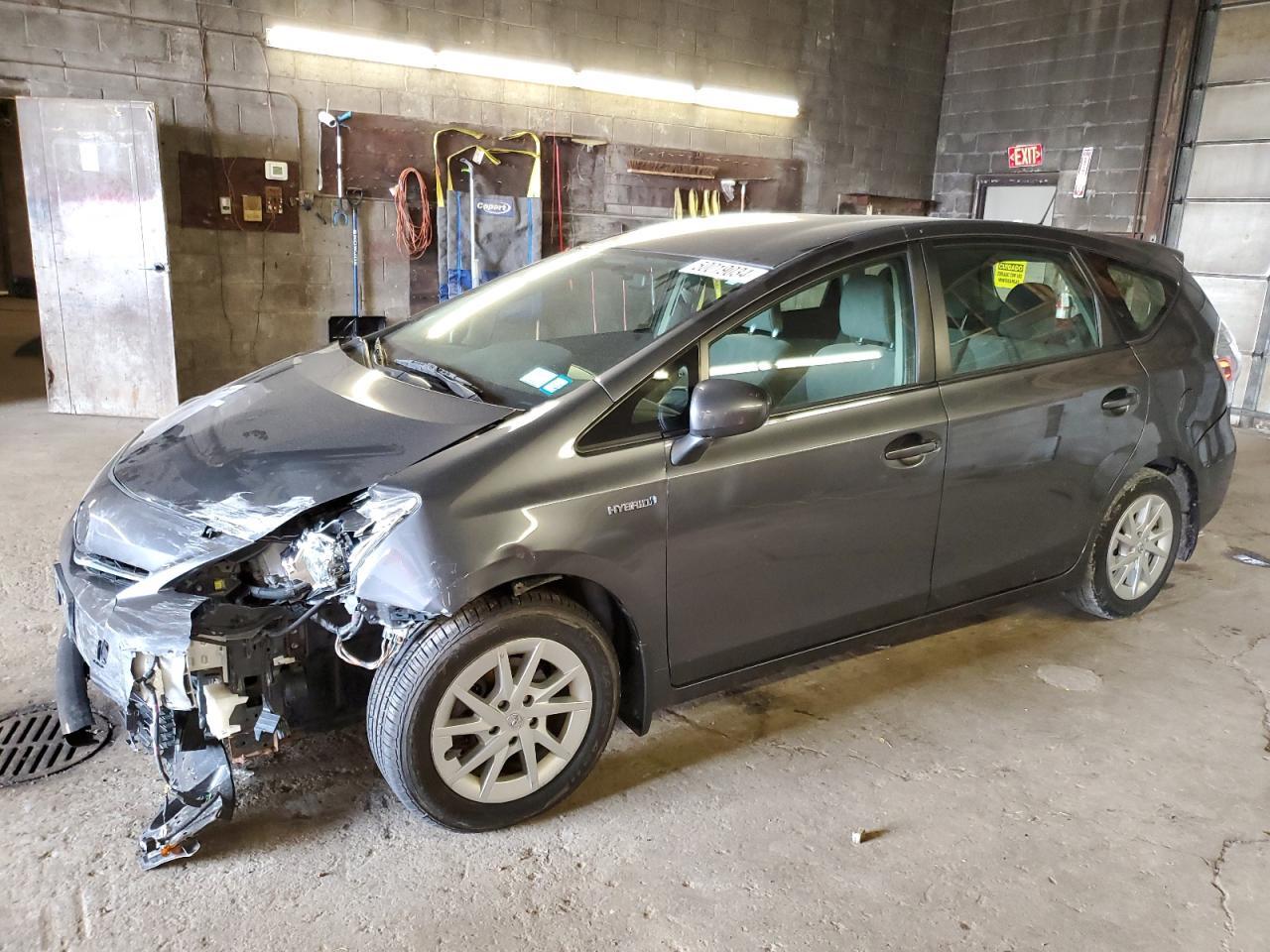 2013 TOYOTA PRIUS V car image