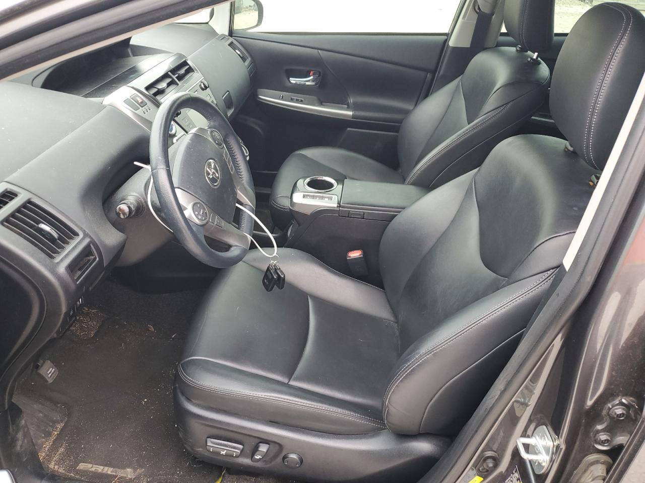 2017 TOYOTA PRIUS V - Image 7