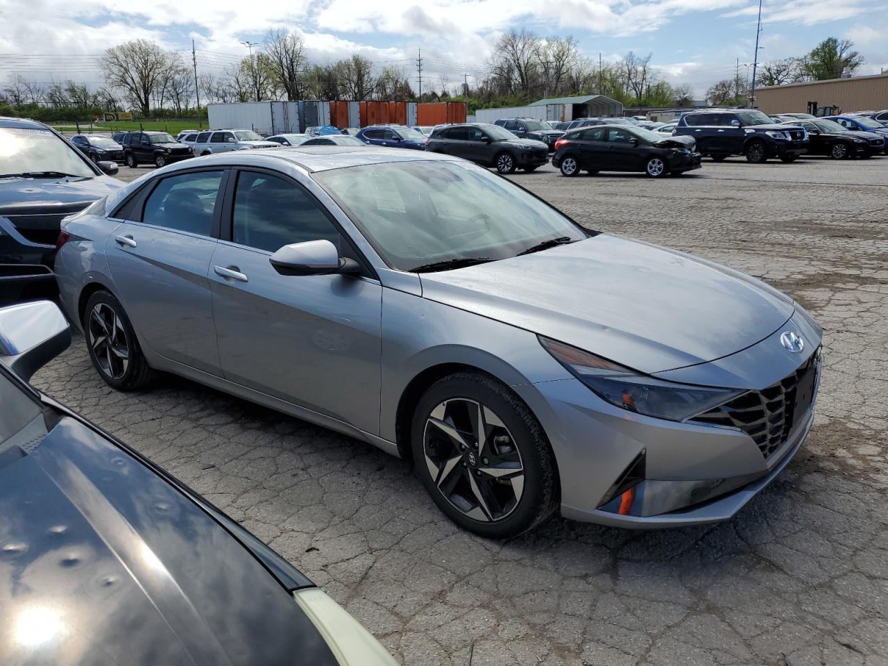2022 HYUNDAI ELANTRA SE - Image 4
