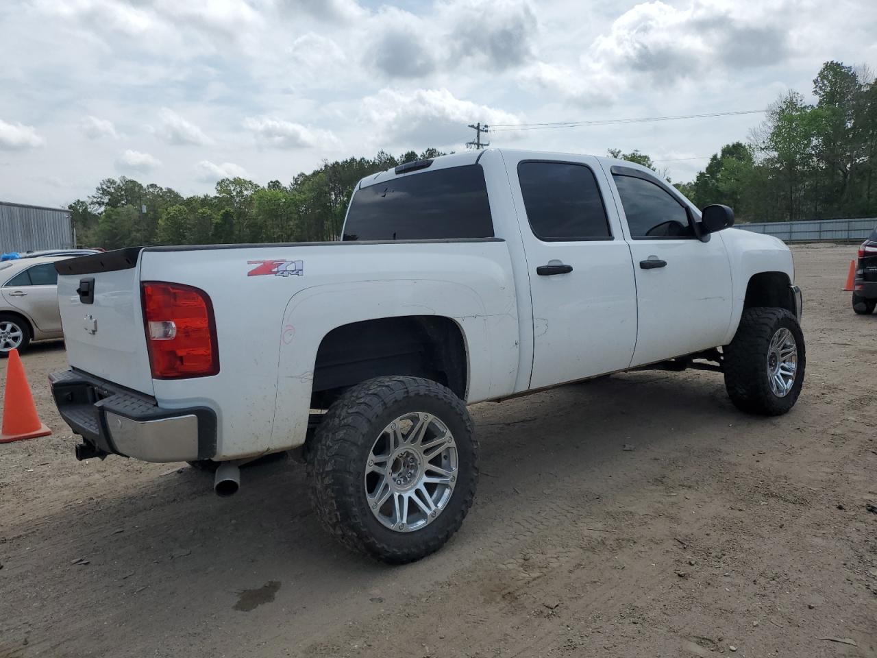 2013 CHEVROLET SILVERADO - Image 3