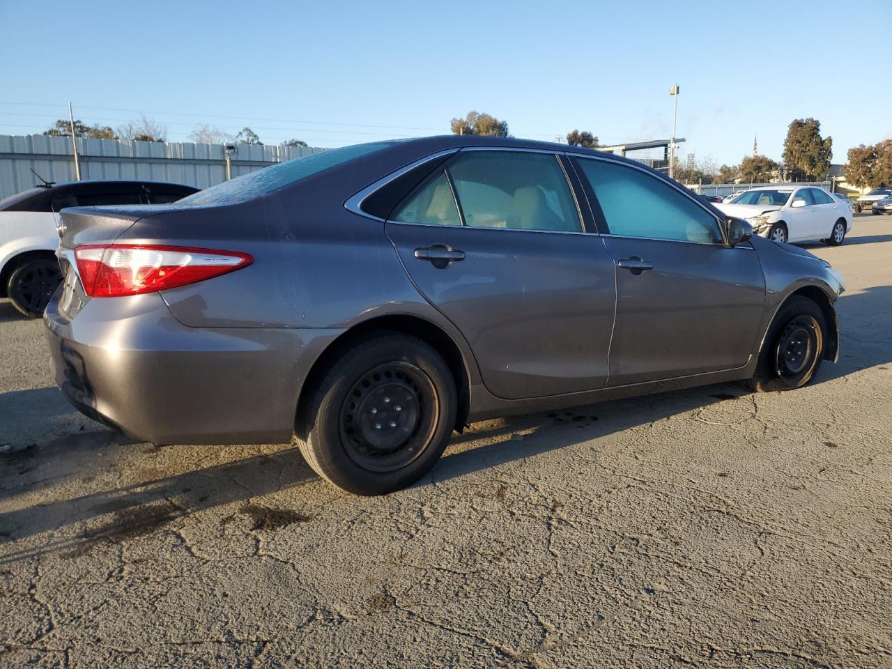2015 TOYOTA CAMRY LE - Фото 3