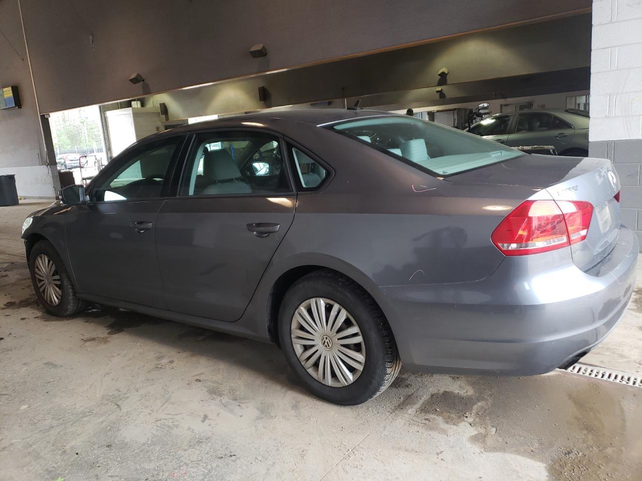 2015 VOLKSWAGEN PASSAT S - Фото 2