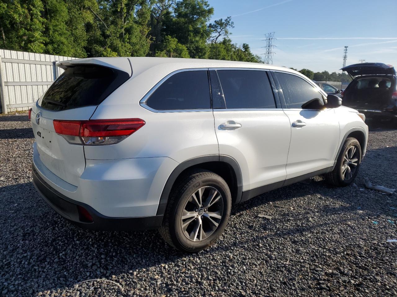2019 TOYOTA HIGHLANDER - Image 3